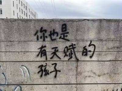 我也不希望现实变成这样啊，超英养父母！