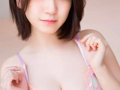 美女被警察捉到警局里强暴了！