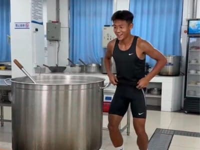 铁锅炖自己