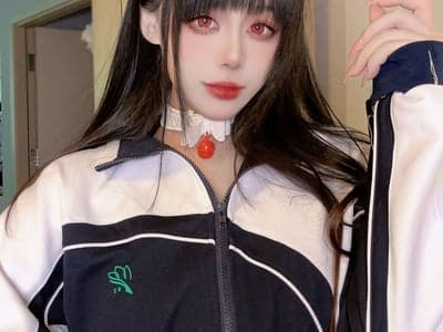 直接上去扣她，她受不了的
