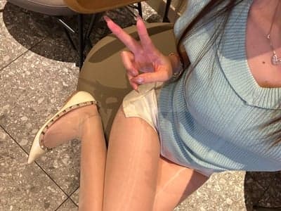变态！别盯着我的脚看啦！