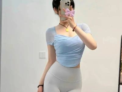 你老婆哪有我的味道好啊。妻子的瑜伽教练是骚货。